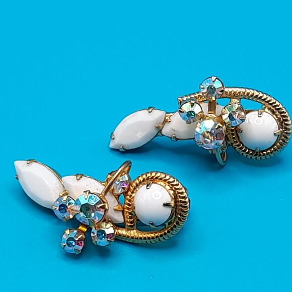 Vintage Milk Glass Ear Climber Clip Earrings, Gold Plated, 1960s, 1 1/2 In - Picture 6 of 10